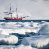 Zeilschip Noorderlicht in de Store Jonsfjorden, Spitsbergen